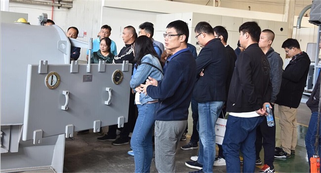 專家參觀上給式高精度稱重給煤機